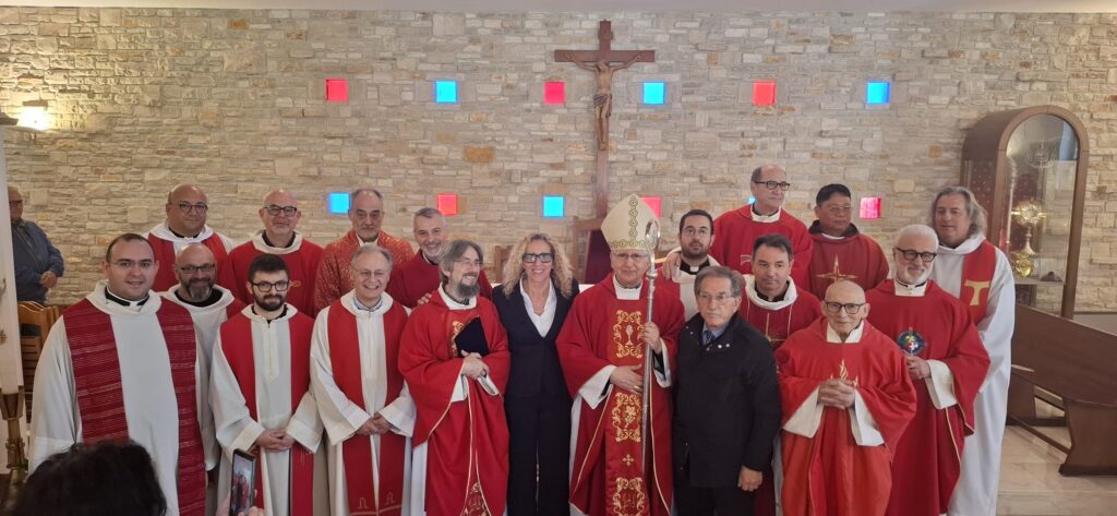 Los Amigonianos celebran el 50º aniversario sacerdotal del P. Cosma Damiano Nuzzo