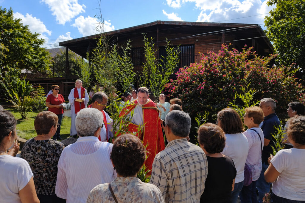 La presencia del padre general marcó la Semana Santa en las comunidades amigonianas